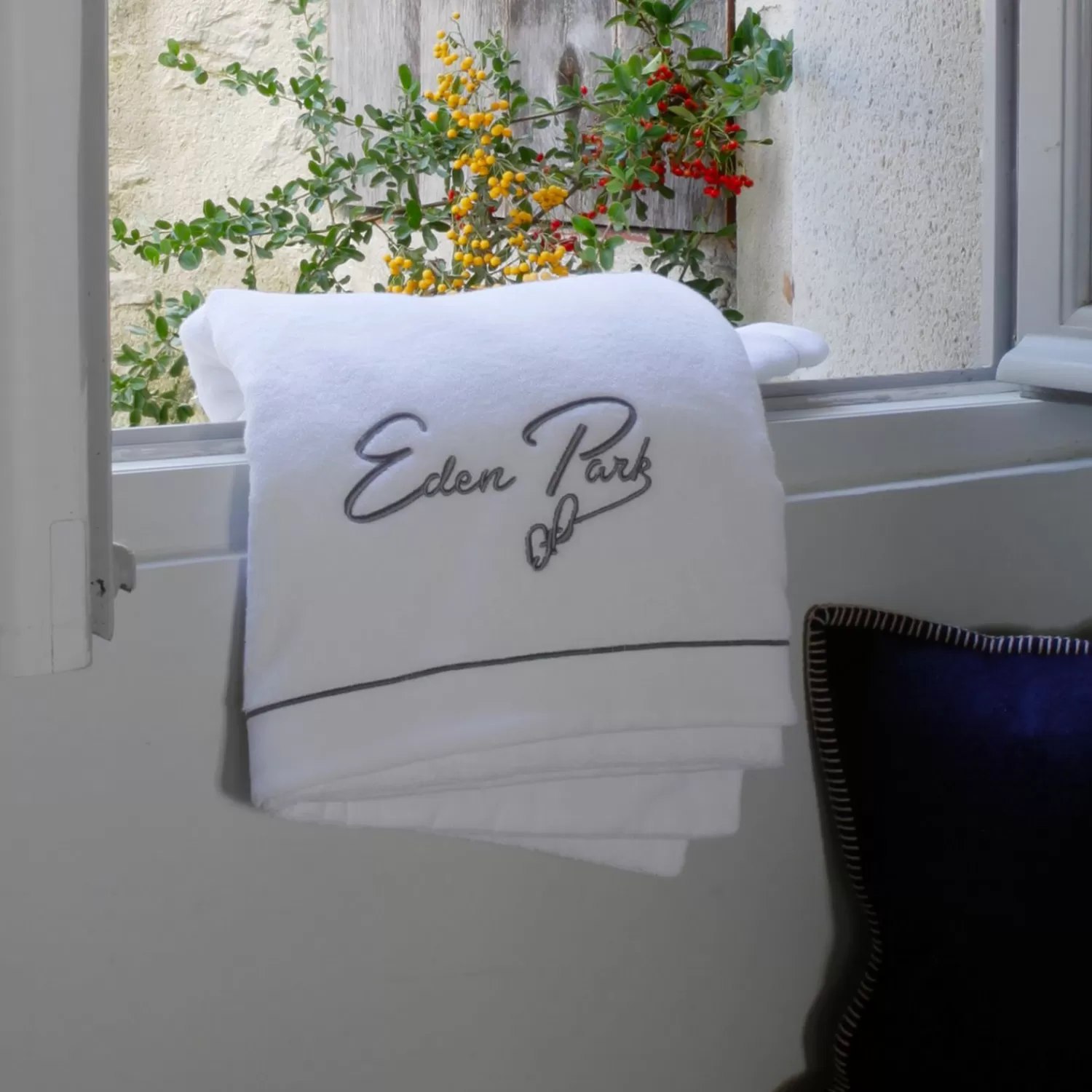 Eden Park Serviette De Bain A Broderie Blanche- Serviettes De Bain